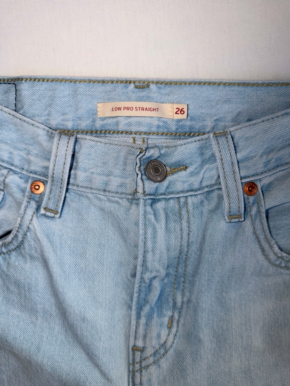 Levi’s Women's Light Blue Straight Leg Jeans with Knee Rips - Picture 3 of 7